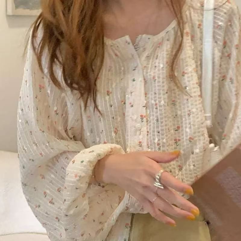 🌸พร้อมส่งจากไทย🌸NO.327 เสื้อเชิ้นแขนยาวคอกลม ทรงใหญ่ โทนสีแอปริคอท ลายดอกไม้แต่งริ้ว มีกระดุมหน้า สไตล์เกาหลี