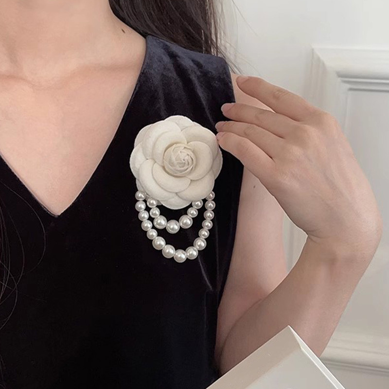 1/2/4ชิ้นวินเทจผู้หญิงสไตล์ ดอกเคมีเลีย เข็มกลัดสําหรับเข็มกลัดผู้หญิง- หลากสี หรูหราผ้าขนสัตว์ผ้าพู่เข็มกลัด - รูปที่ 3