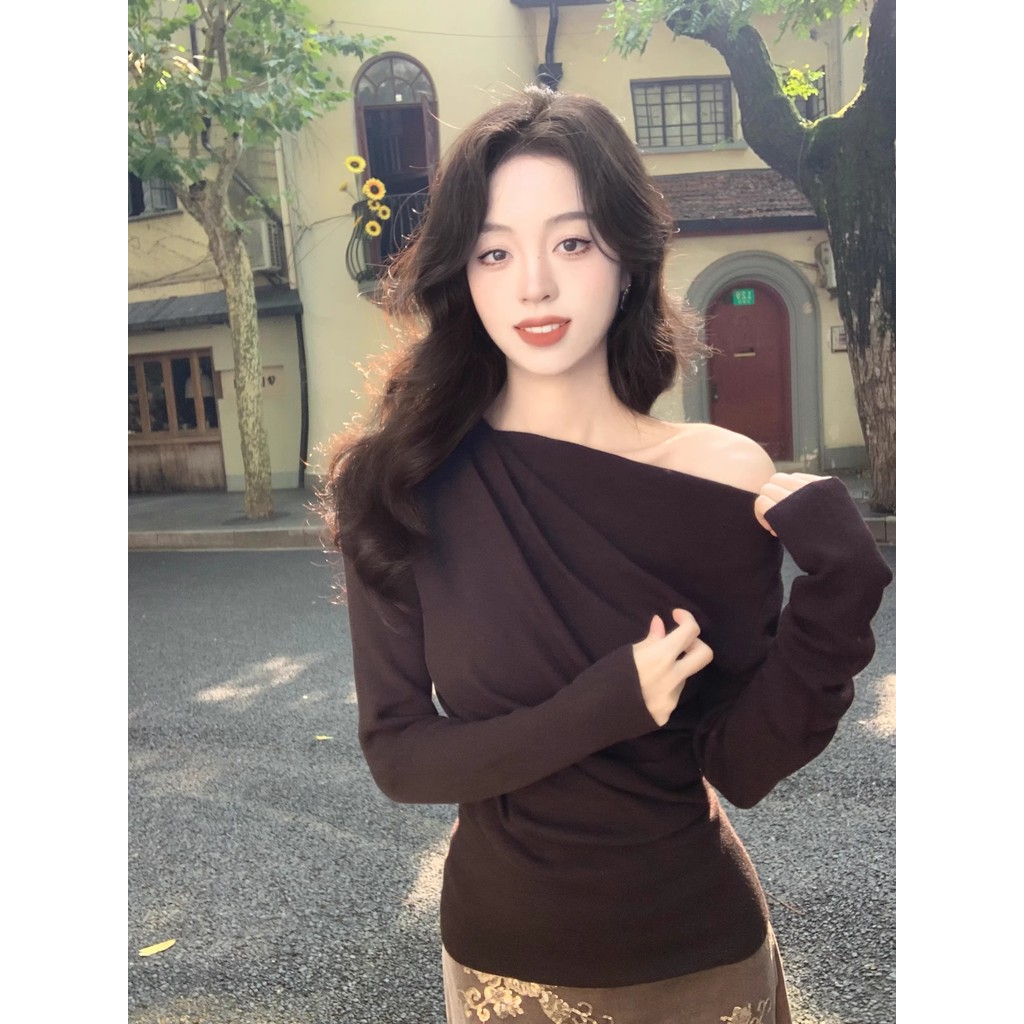 ฤดูใบไม้ร่วงเวอร์ชั่นเกาหลีอารมณ์ย้อนยุคลําลองสีทึบการออกแบบหนึ่งไหล่แขนยาวเสื้อยืดด้านบนผู้หญิง