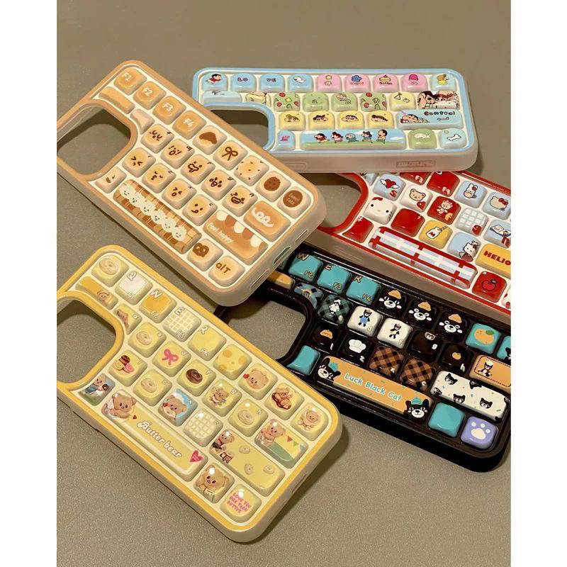 การ์ตูนการ์ตูน Shin-Chan Geely Cat หมีน้อยคีย์บอร์ดเคสโทรศัพท์เหมาะสําหรับ iPhone16 15 14 13 11 12Promax 11Promax 12Pro 14plus 15Promax กรณี 1PS3