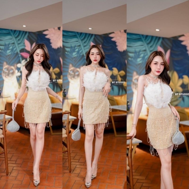 (xs-xl) (พร้อมส่ง) BT54-00218 เดรสสั้นสายเดี่ยว ช่วงบนแต่งขนนก ช่วงตัวแต่งมุก KN cafe