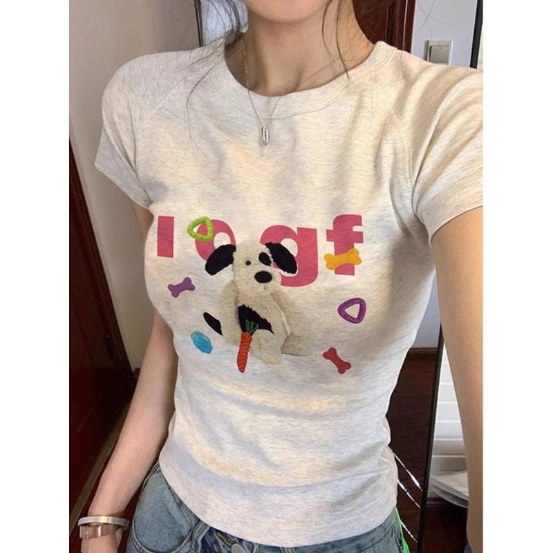 เสื้อยืดไหล่แขนสั้นสีขาว สไตล์ใหม่ สำหรับฤดูร้อนของผู้หญิง ดีไซน์เก๋ไก๋ เสื้อรัดรูปอเมริกัน เสื้อน่ารักและเซ็กซี่ ขายร้อ