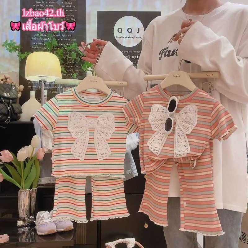 เสื้อผ้าเด็กผู้หญิง(แขนสั้น + กางเกงกันยุง) 2025 ฤดูร้อน ลูกไม้ระบายอากาศ แฟชั่นสบาย ๆ พิมพ์โบว์สามมิติ ชุดลาย ชุดสองชิ้น อายุ 1-10 ปี