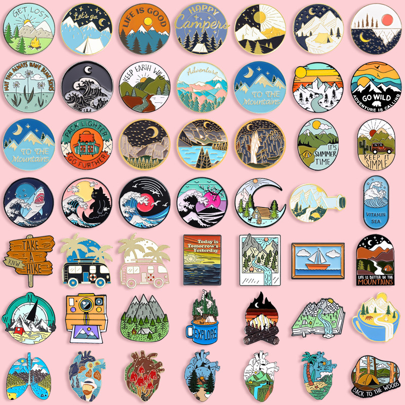 65 รูปแบบ Scenic Mountain เข็มกลัดเคลือบ Sea Forest Moon ทิวทัศน์ธรรมชาติป้ายโลหะกระเป๋าเป้สะพายหลังอุปกรณ์เสริมของขวัญเครื่องประดับสําหรับเพื่อน