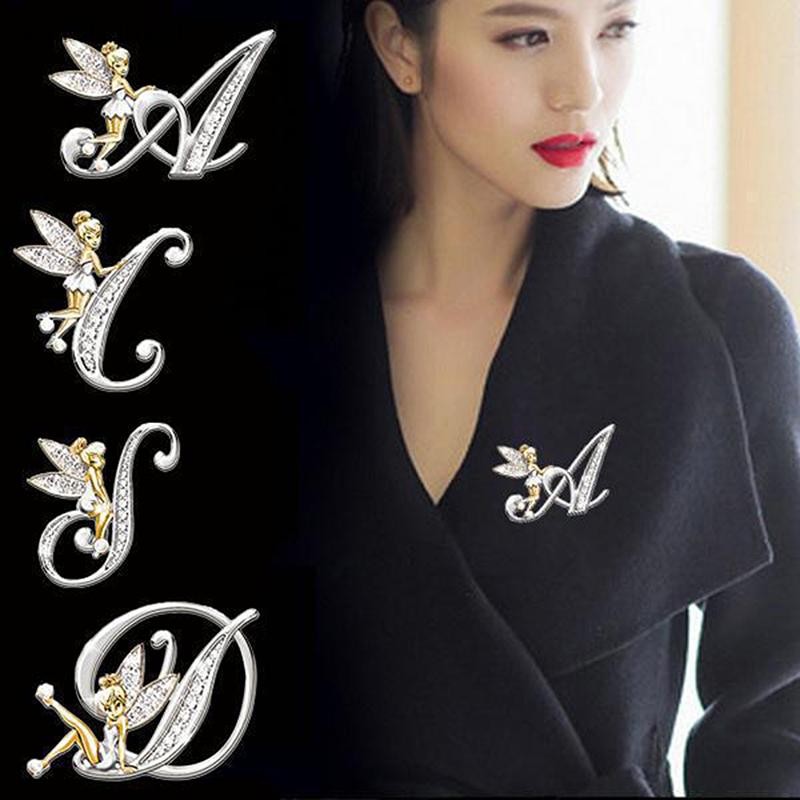 Baishanggrace คริสตัลตัวอักษรภาษาอังกฤษเข็มกลัด Elf Angel Lapel Pin ชุดเสื้อ Collar Pins เข็มกลัด HHT