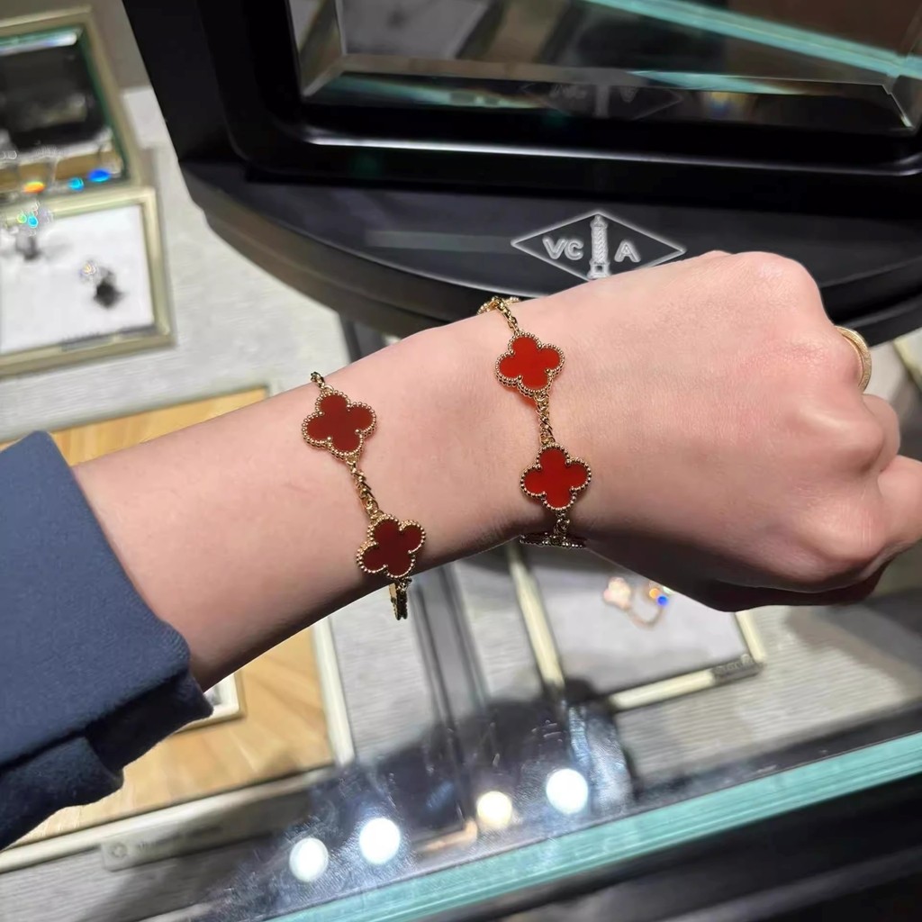 Pawnable Original VCA Van Cleef Alhambra 18K Gold Carnelian Flower Bracelet