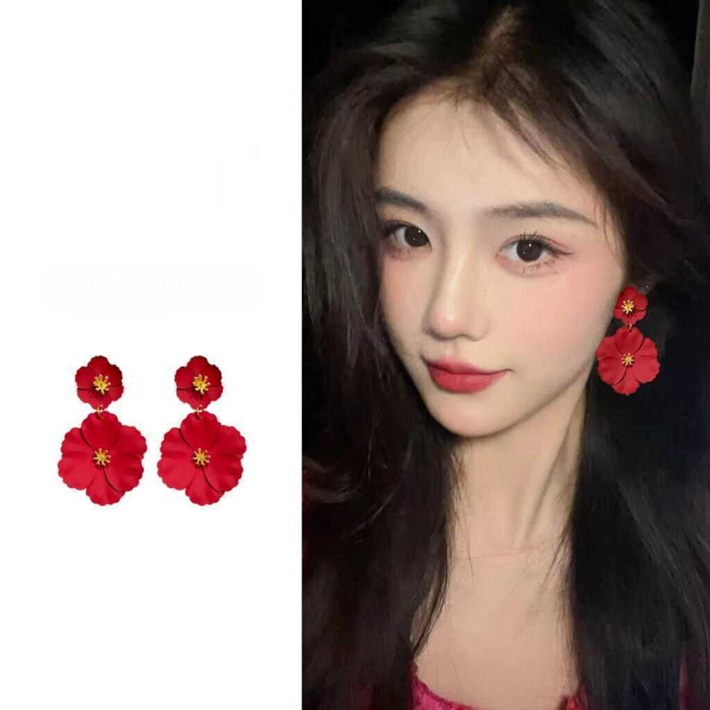 [ในสต็อก] โลหะผสมดอกไม้สีแดงต่างหูยาวย้อนยุคต่างหูสตั๊ด