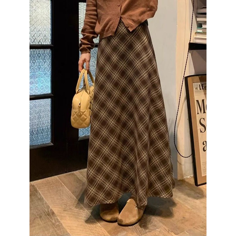 Retro ลายสก๊อตสีน้ําตาลกระโปรงเอวสูงผู้หญิงฤดูใบไม้ร่วงฤดูหนาวสไตล์ใหม่สไตล์ขี้เกียจ Niche Simple Casual All-Match กระโปรงยาวปานกลาง