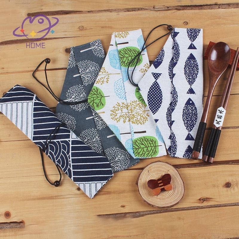 [mayhome] กระเป๋าบนโต๊ะอาหารแบบพกพาพิมพ์ญี่ปุ่นนํามาใช้ใหม่เครื่องดื่มฟางตะเกียบช้อนส้อมกระเป๋าถุงหูรูดกระเป๋าช้อนส้อมสําหรับช้อนส้อม {TH}