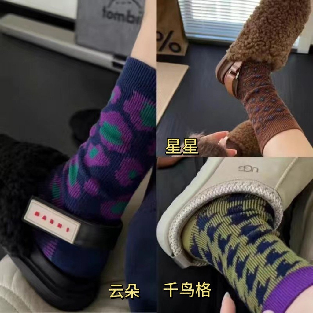 ถุงเท้าผู้หญิงฤดูใบไม้ร่วงฤดูหนาวเข็มคู่ถนนย้อนยุคจับคู่สีลายนิชผ้าฝ้ายสไตล์อังกฤษ