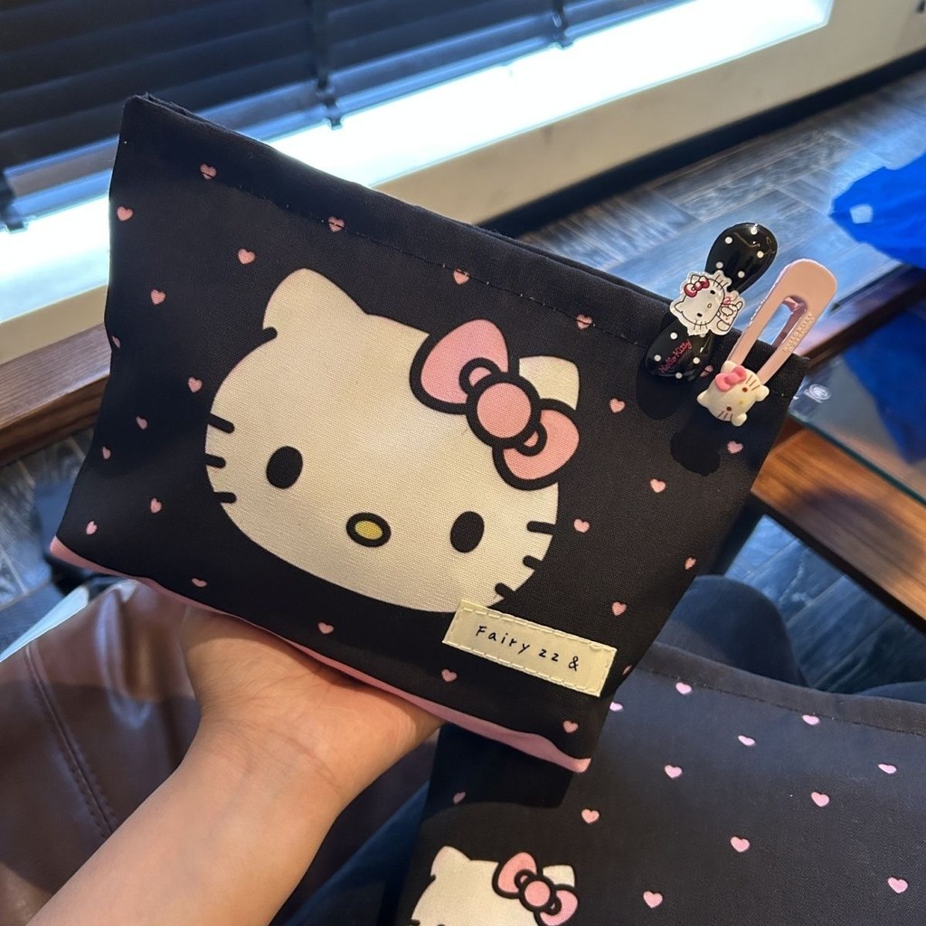 Deere Jack กระเป๋าเครื่องสําอางผู้หญิง Sweetheart Hello Kitty แบบพกพาขนาดใหญ่ความจุ Wash Hand Holding out Liner กระเป๋าใส่เหรียญ