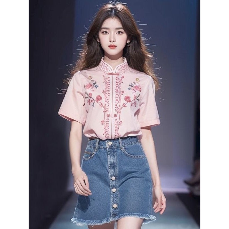 เสื้อเชิ้ตแขนสั้นปักลายสไตล์จีนคอตั้งสีชมพูสำหรับผู้หญิงเสื้อตัวเล็กสไตล์จีนรุ่นใหม่2024ต้นฤดูใบไม้ผลิ