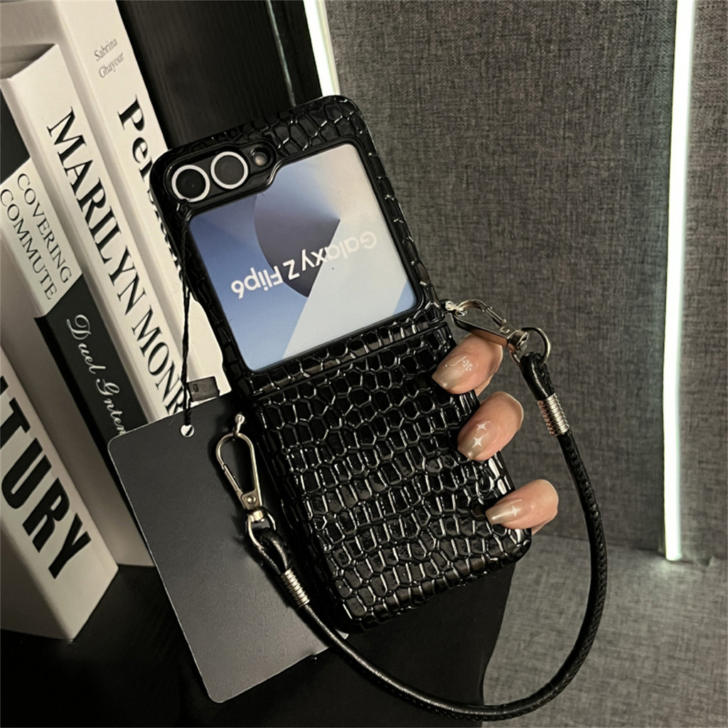 หรูหราเรียบง่ายคลาสสิกลายจระเข้เคสโทรศัพท์พร้อมสายหนังสําหรับ Samsung Galaxy Z Flip 7 8 Z Flip8 ZFlip 7 7fe Zflip6 Zflip5 กันกระแทกปกหลัง