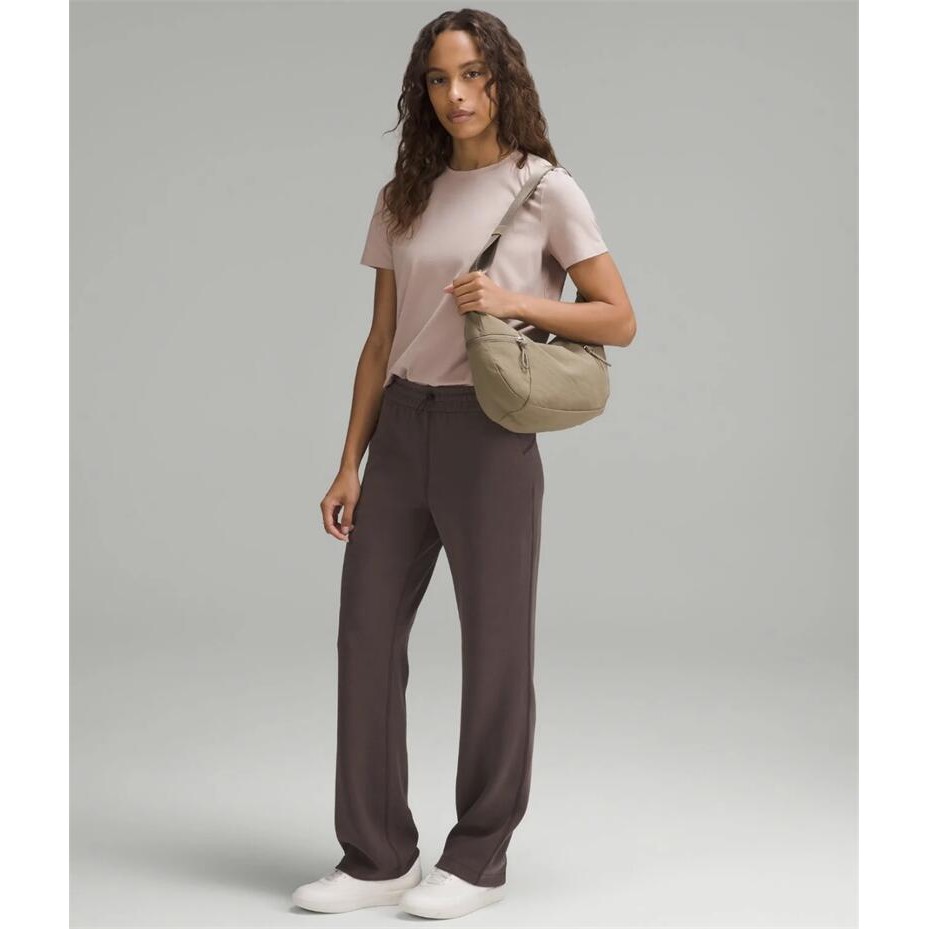 Lululemon Slouchy Sling Bag กระเป๋าสะพายความจุขนาดใหญ่กระเป๋าสะพายข้างกันน้ําฟิตเนสโยคะกระเป๋า