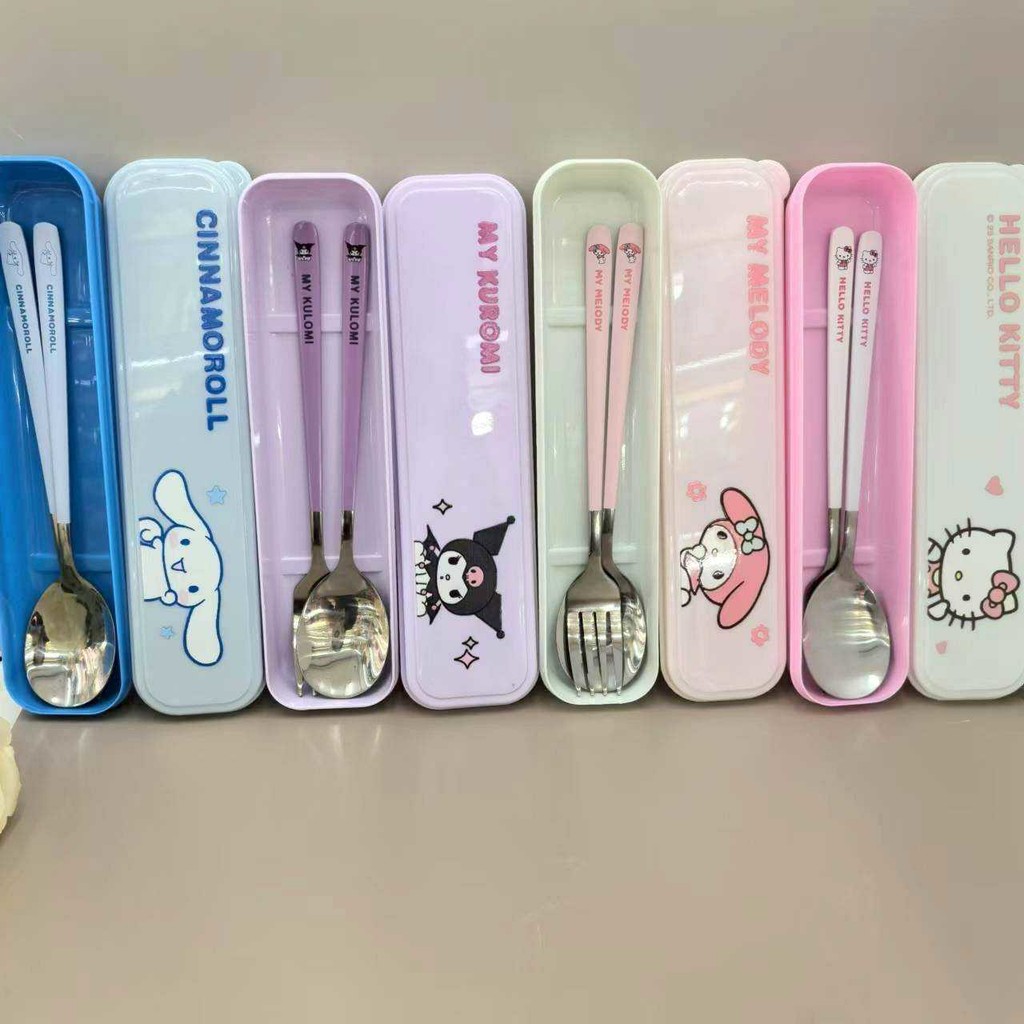 🍴 ห้ามพลาด พร้อมพิกัด ชุดช้อนส้อมพร้อมกล่อง ลายการ์ตูน พร้อมส่ง  พร้อมส่ง