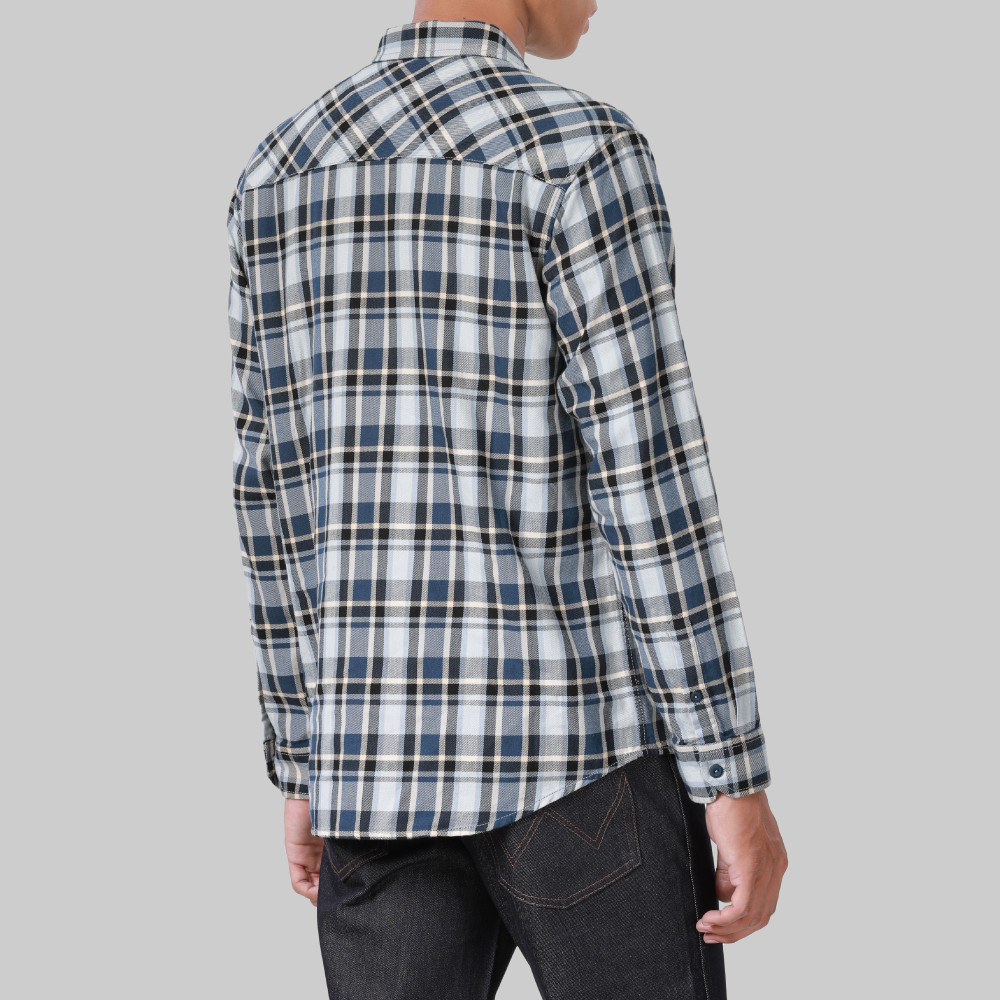 WRANGLER เสื้อเชิ้ตแขนยาวผู้ชาย Regular รุ่น WR F424MSHLF60 สีกรมท่า