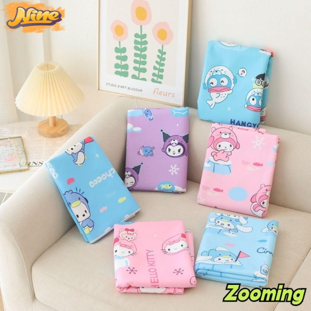 Zooming ผ้าปูโต๊ะการ์ตูน Cinnamoroll, อุปกรณ์ปาร์ตี้ Melody เบาะโต๊ะปิกนิก, ผ้าปูโต๊ะงานเลี้ยงวันเกิด PE Kuromi กันน้ํา