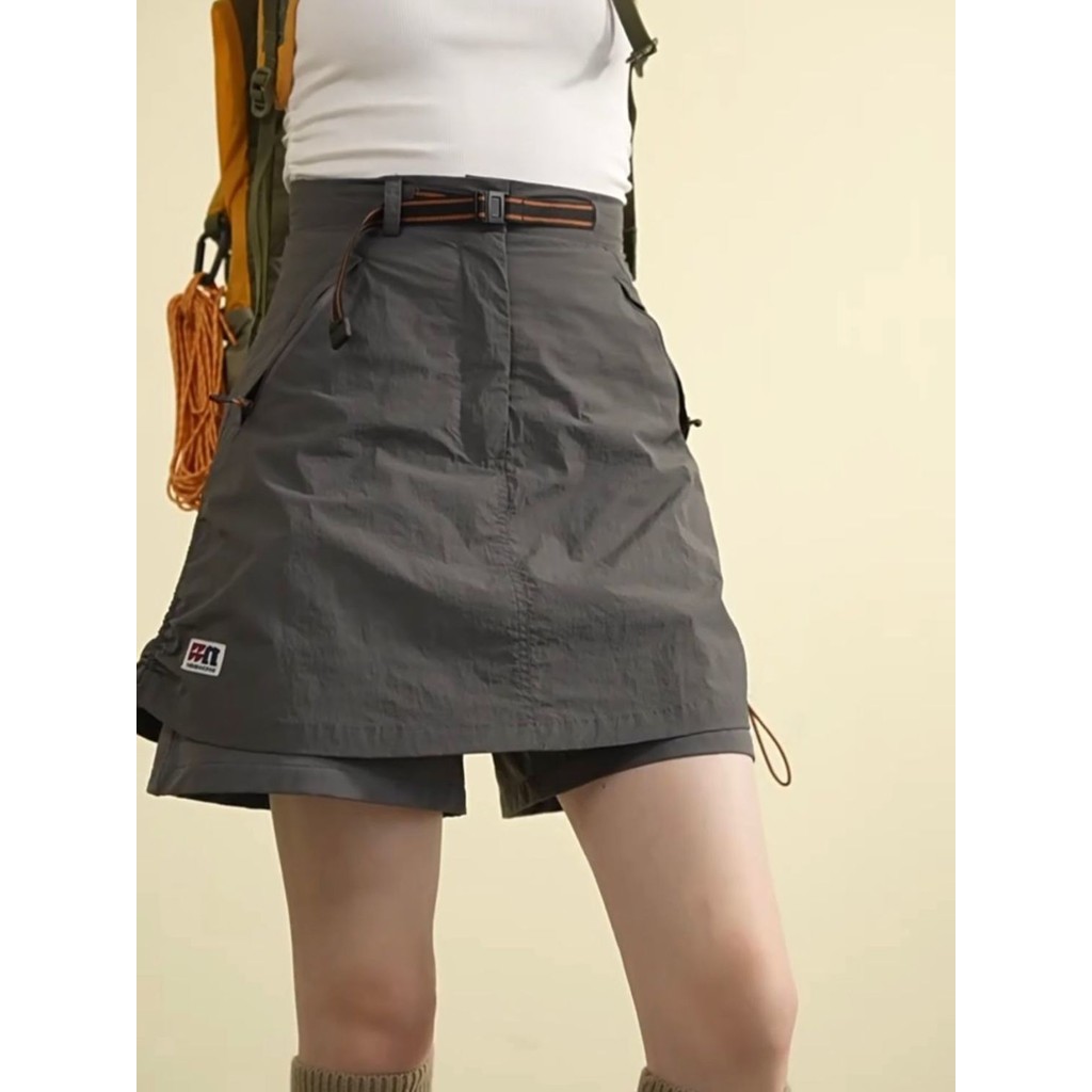 ขายร้อน! กางเกงขาสั้น F&X แบบไม่ซ้ำใคร ฤดูร้อนใหม่ กางเกงขาสั้นสไตล์คาร์โก้แบบมีเชือกผูกสำหรับตั้งแคมป์กลางแจ้ง สีพื้น กระโปรงทรงเอ ดีไซน์หลวม กางเกงขาสั้นปลอมแบบสองชิ้น