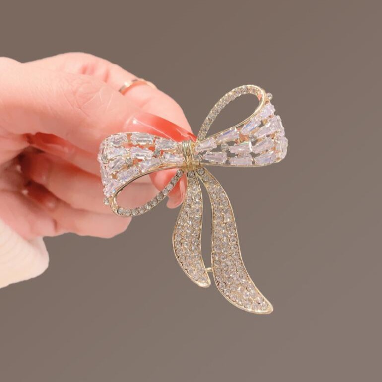 เข็มกลัดโบว์ป้องกันแสงสะท้อนความปลอดภัยหัวเข็มขัด Classy Celebrity Suit Accessories Niche Alloy Corsage Badge
