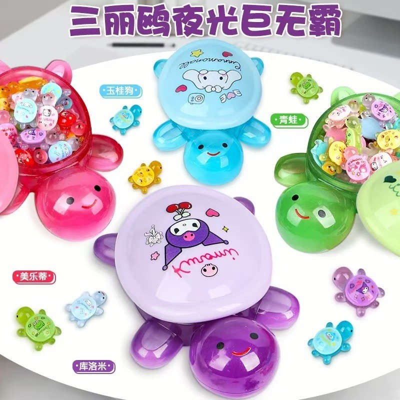 Sanrio Night Glow เต่าเรืองแสงขนาดใหญ่ เต่าเรืองแสงขนาดเล็ก เต่าเรืองแสงขนาดเล็ก งานฝีมือเรซิน กล่องเก็บของ ของตกแต่งภูมิทัศน์ เดสก์ท็อป TH - รูปที่ 3