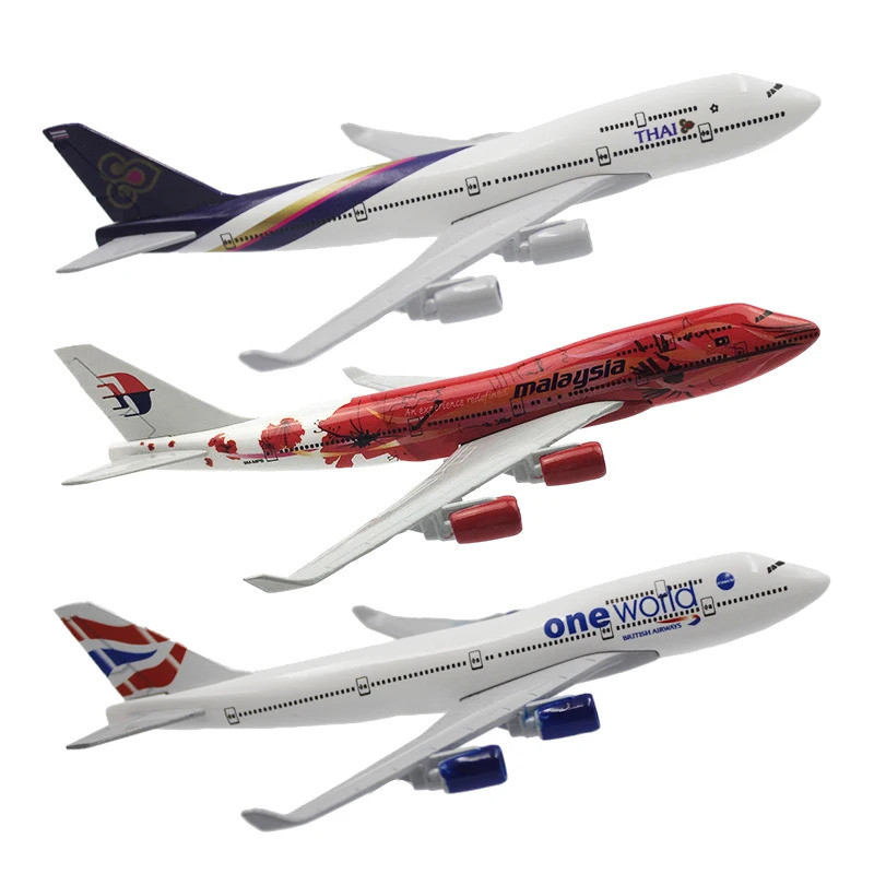 15 ซม.6 นิ้วDiecast Alloy 747 อังกฤษมาเลเซียสายการบินB747 Airlinesสําหรับคอลเลกชันเพื่อนเด็กของขวัญ