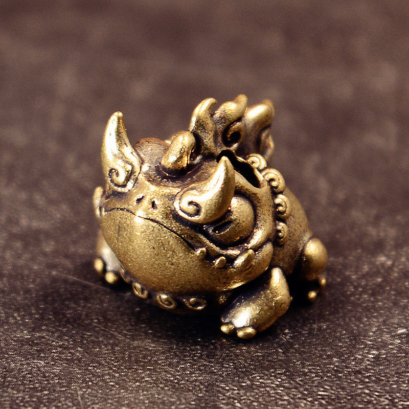 Horned กบมีดทองเหลืองจี้ EDC สร้อยคอจี้พวงกุญแจจี้ DIY เชือกร่มซิปอุปกรณ์เสริม 2025 Yueying