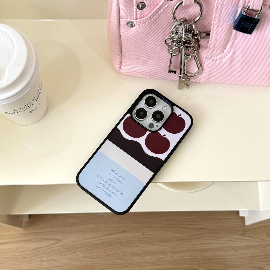 เคสโทรศัพท์ iPhone เคส สามลูกแอปเปิ้ล แบ่งออกเป็น iPhone 16 15 14 13 Pro Max ฝีมือฟิล์ม เก็บงานประณีต วัสดุพอลิคาร์บอเนต ป้องกันรอยและสี ไม่ซีด ไม่เหลือง