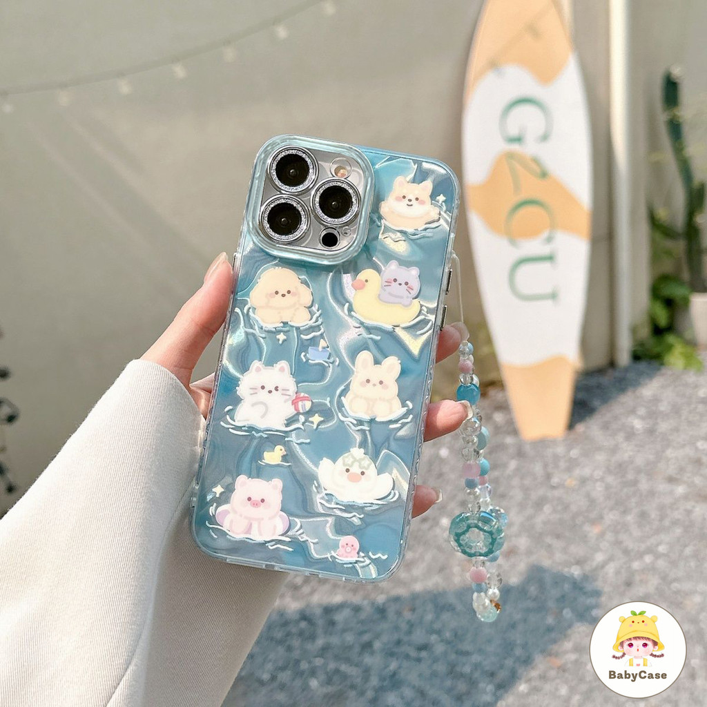 เคสไอโฟน 16 สำหรับ iPhone 11 16 15 13 12 14 Pro Max 16 7 8 15 Plus XR X XS Max น่ารักตลกว่ายน้ำสัตว์น้ำสร้อยข้อมือนุ่ม ๆ