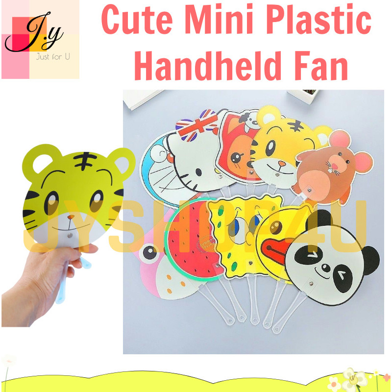 (JYSHOP4U) พัดลมมือถือมินิการ์ตูนน่ารักพัดลมพลาสติกแบบพกพาสําหรับงานปาร์ตี้โปรดปรานพัดลม迷你风