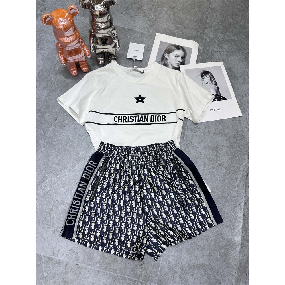 ชุดเสื้อยืดพิมพ์แฟชั่น DIOR 2025 + กางเกงขาสั้นแจ็คการ์ด หรูหราเบา ชุดเสื้อผ้าระดับสูง YYYS