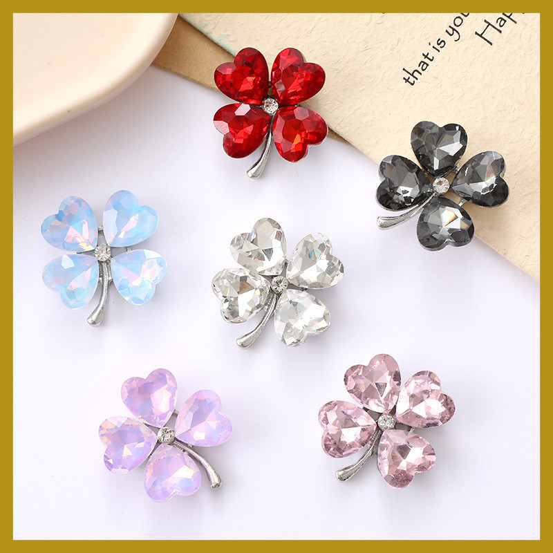 เครื่องประดับคริสตัลรูปหัวใจและFour-Leaf Clover สำหรับเสื้อผ้า รองเท้า และเคสโทรศัพท์ DIY