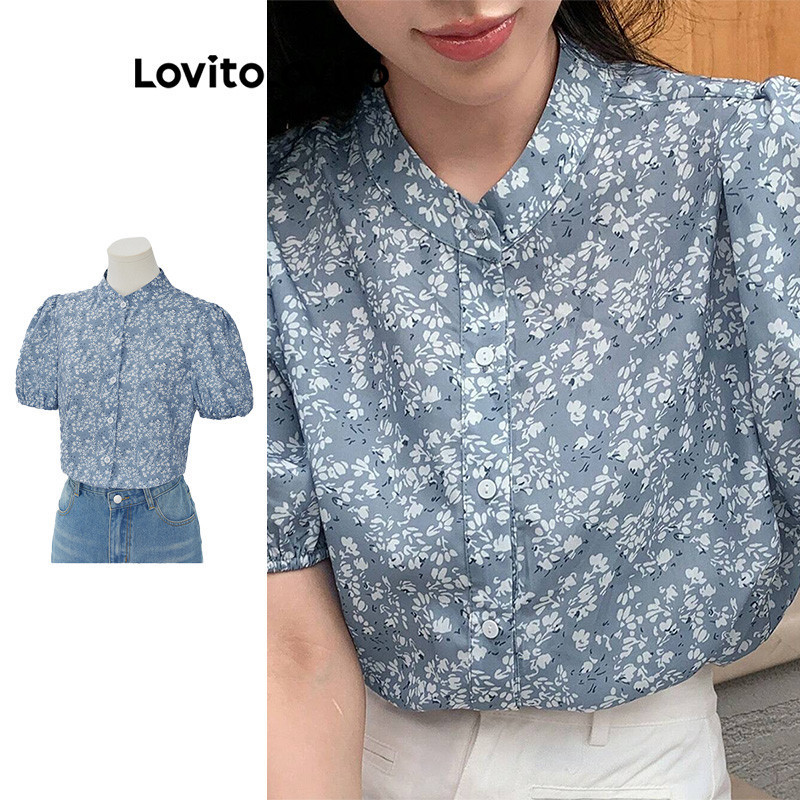 Lovito เสื้อเบลาส์โบโฮ ลายดอกไม้ กระดุมหน้า แขนพอง สำหรับสตรี L71ED020 (สีน้ำเงิน)