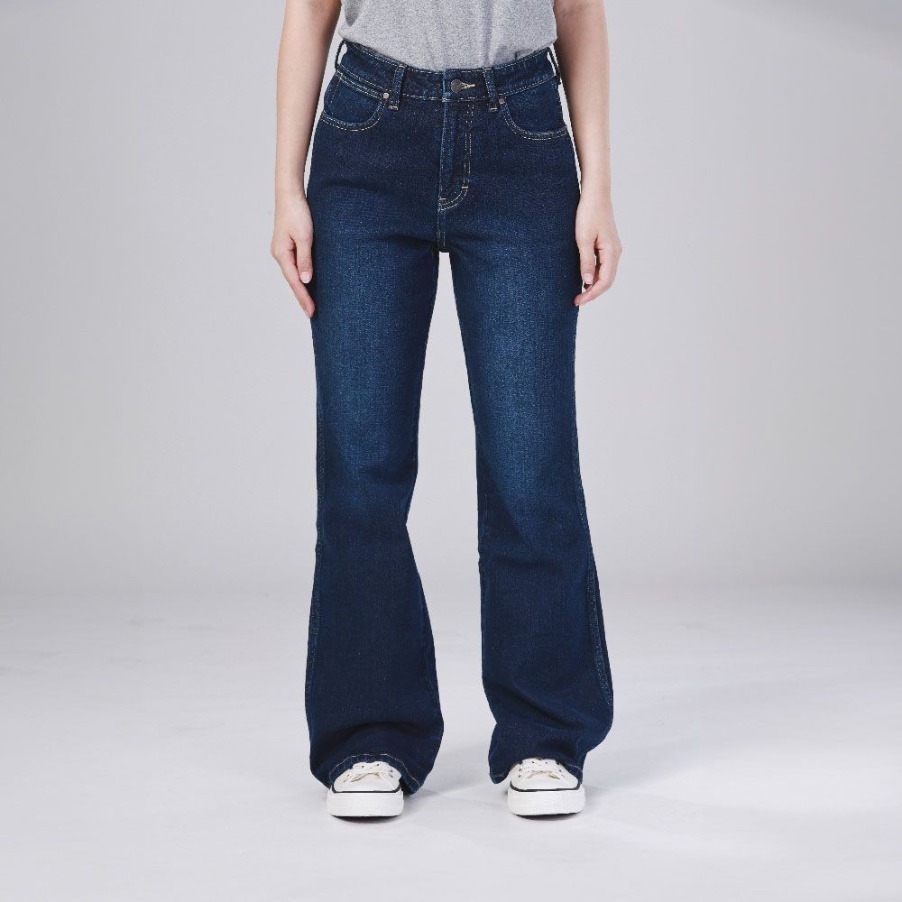 WRANGLER กางเกงยีนส์ผู้หญิง เอวสูง ทรงขาม้า รุ่น WR S524WBOTF64 สียีนส์อ่อน