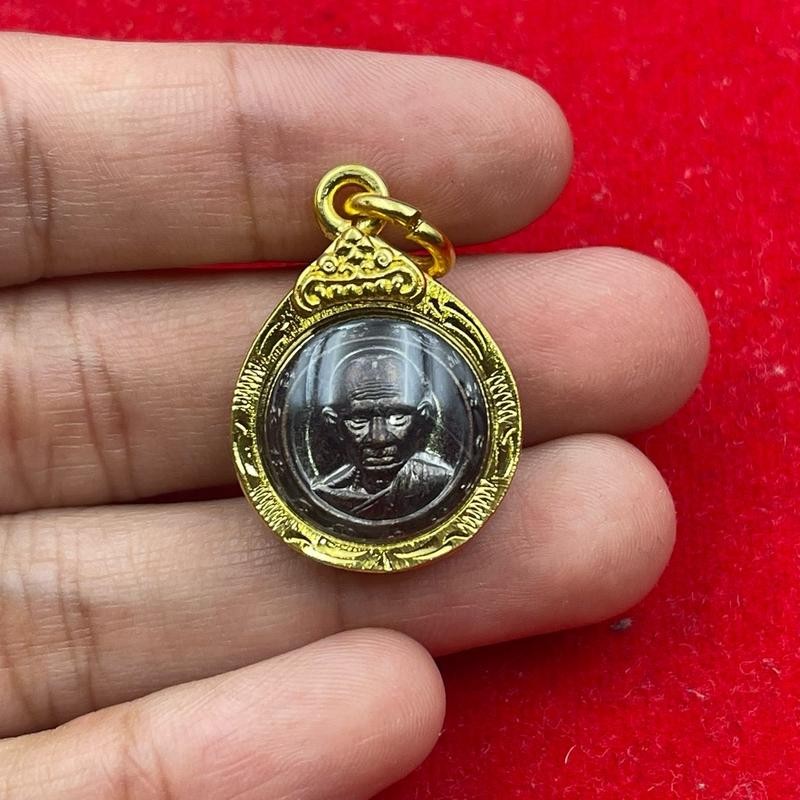 เหรียญหลวงพ่อรวย กฐินปี62 วัดตะโก เม็ดกระดุม