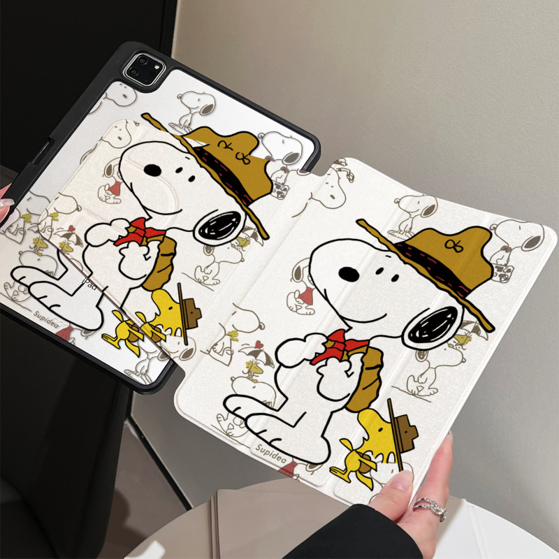 สําหรับกรณี iPad Gen11 A16 Air 7 M3 2025 Pro 11 2024 Air 6 5 4 10.9 Gen10 Gen9 Gen8 Gen7 10.2 กรณีคาวบอย Snoopy พร้อมที่ใส่ดินสอ 720° การหมุน