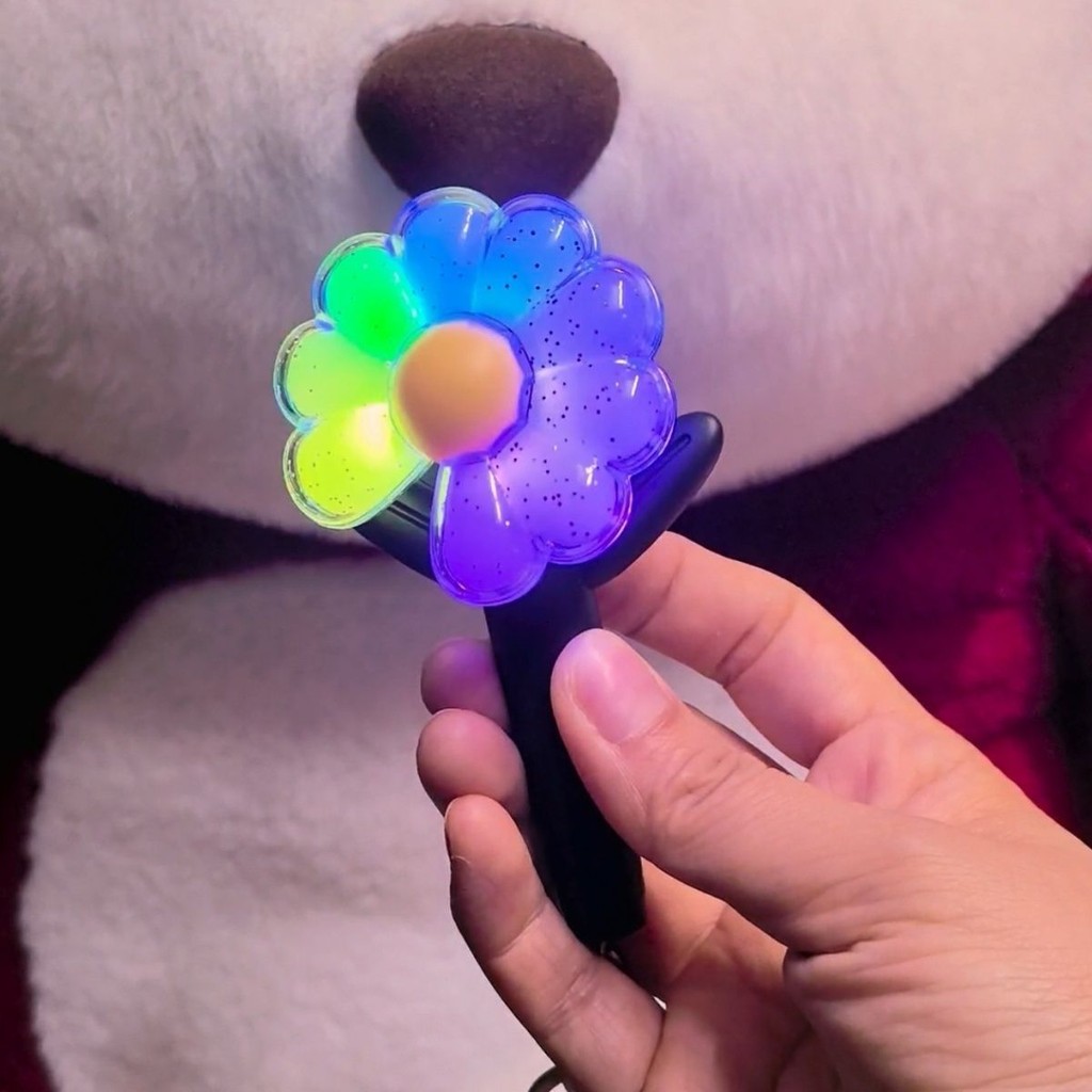 Shop G-DRAGON Daisy Mini Cheer Stick พวงกุญแจจี้ สินค้า pdd// wtt2025.5.17