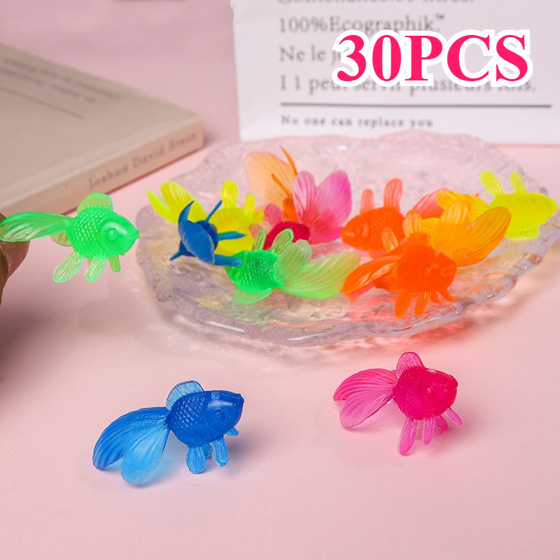 30ชิ้น10ชิ้นปลาทองจําลอง5เซนติเมตรโปร่งแสงเป็นมิตรกับสิ่งแวดล้อมยางนุ่มพีวีซีสัตว์ทะเลรุ่นชุดเด็กตกปลาของเล่น