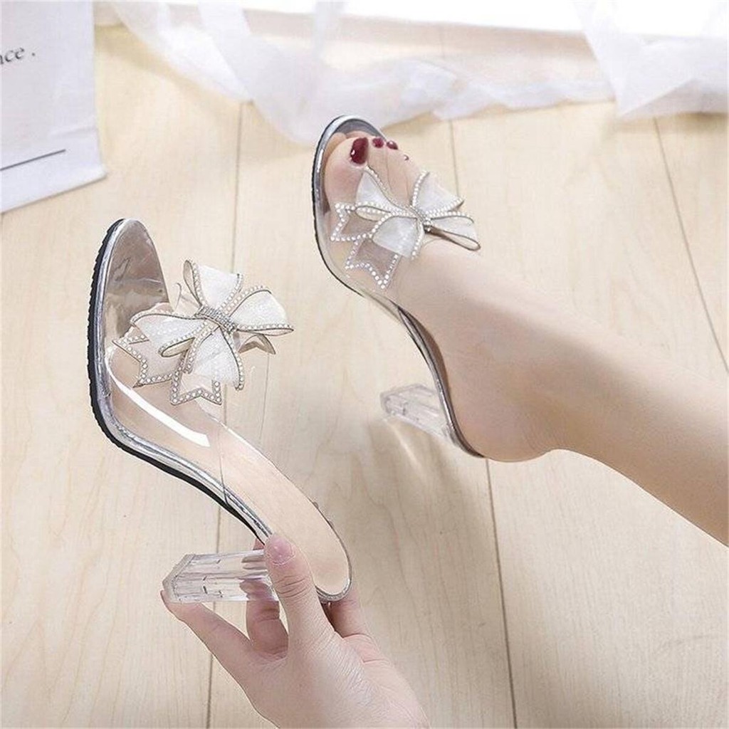 แฟชั่นฤดูร้อน รองเท้าแตะส้นสูงเปิดเท้า รองเท้าสตรีโบว์ รองเท้าส้นแก้ว ส้นหนา3.15นิ้ว ทรงสวยแมทช์ได้ทุกชุด