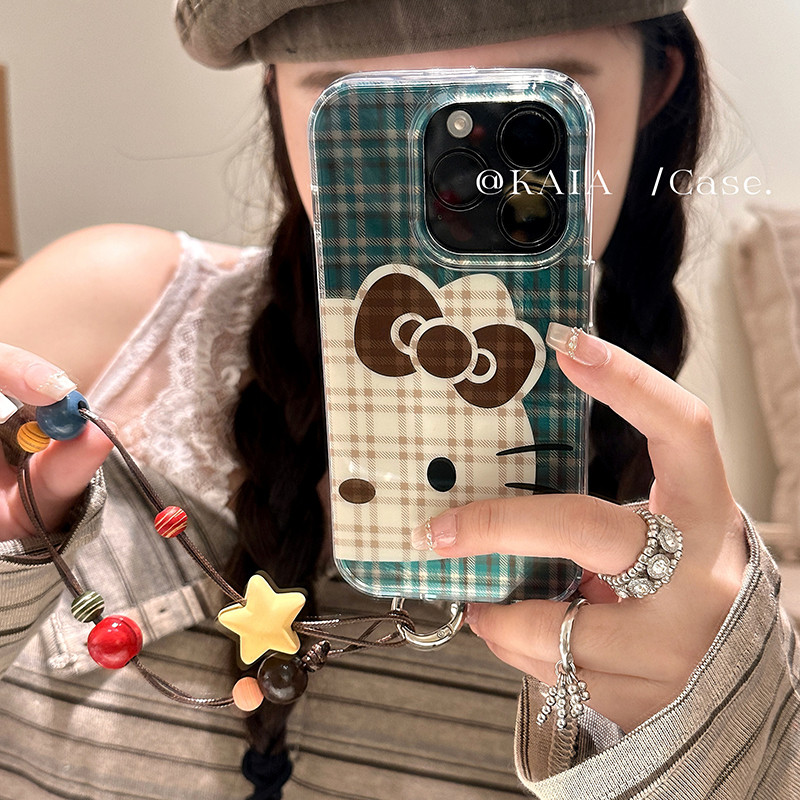 Huiwanju สีน้ําตาลและสีเขียวลายสก๊อต kt cat เหมาะสําหรับ iPhone16promax เคสโทรศัพท์มือถือ ip13 ใหม่ 