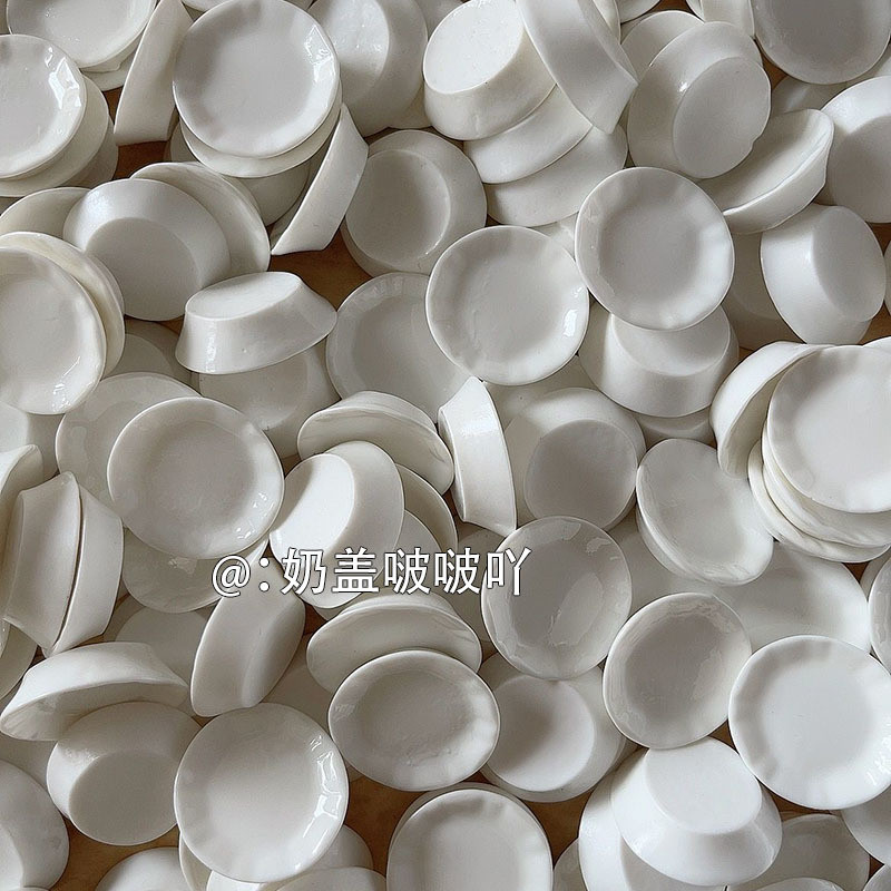 [100 ชิ้นในสต็อก] จานขนาดเล็ก วัสดุเรซิน กาวครีม ของตกแต่งบ้านตุ๊กตา DIY เครื่องประดับ ของเล่นเล่นสมมุติ อุปกรณ์จำลอง