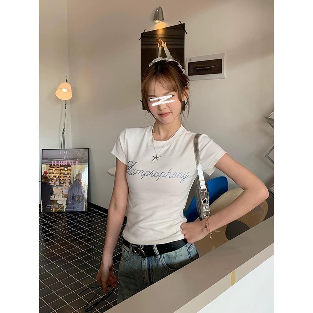 MosesQueen Dopamine เสื้อยืดแขนสั้นเปิดไหล่ด้านหน้าสีเหลือง 2025 ใหม่ Spice Girl Slim Top #63065