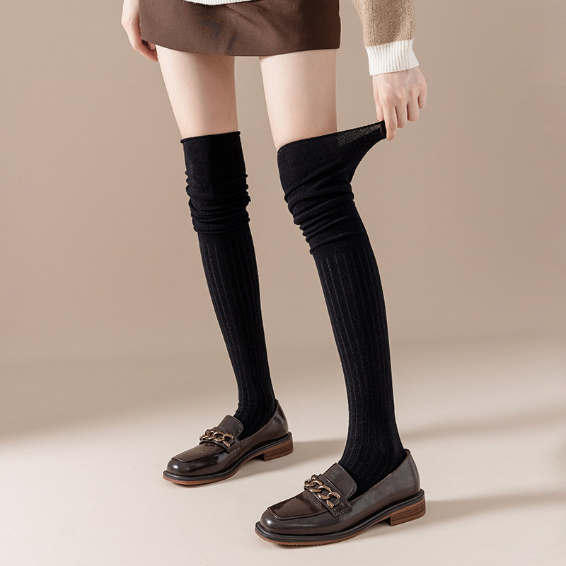 ถุงเท้าสูงถึงเข่าสำหรับผู้หญิง ทำจากผ้าฝ้าย สีพื้น สไตล์ญี่ปุ่นแบบเย็บปะติดปะต่อกัน สวมใส่สบายและใช้งานได้หลากหลาย - รูปที่ 2