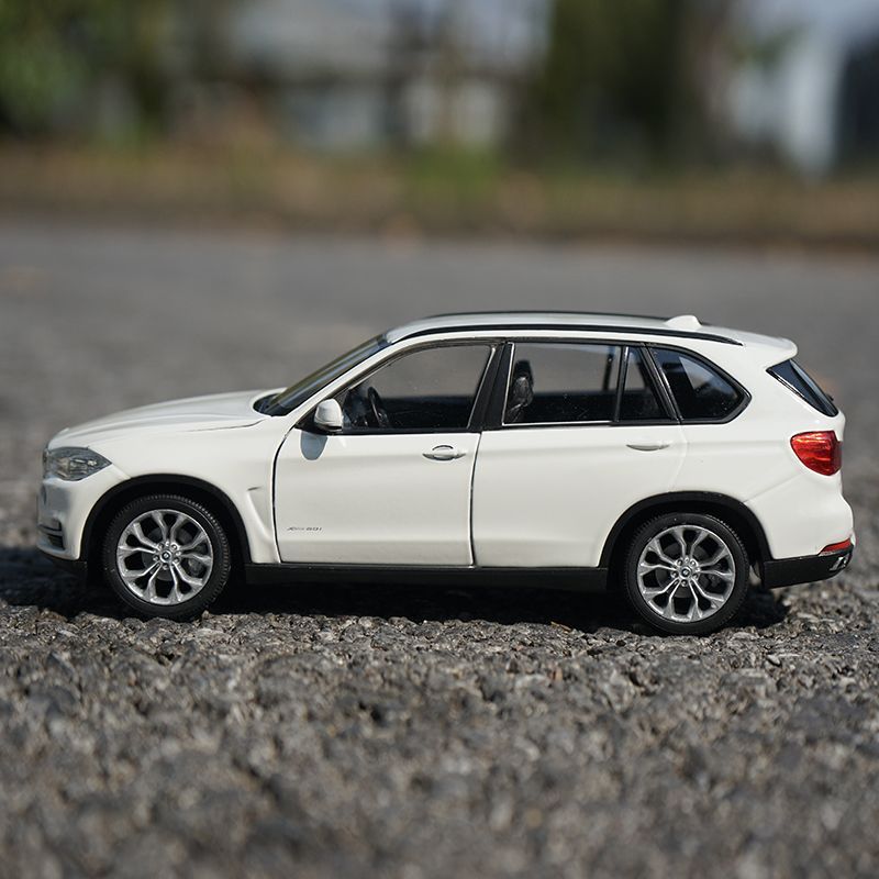 โมเดลรถโลหะผสมจําลองโรงงานเดิม Willie 1: 24 รุ่น BMW X5 โมเดลรถ BMW