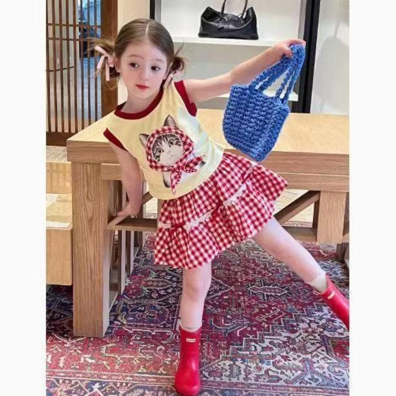 พร้อมส่งจากไทยค่ะ ชุดเซ็ตเด็กผู้หญิง เสื้อลายน้องแมว + กระโปรงลายสก็อตสีแดง(มีซับกางเกงคะ) D307