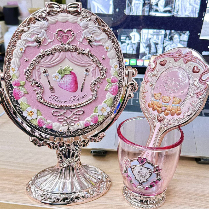 ดอกไม้รู้รู้รู้รู้รู้รู้รู้ 9th Anniversary Desktop Mirror Standing Mirror Air Cushion Makeup Brush Bucket Sweetheart Bear Strawberry Rococo Mirror Makeup Tools
