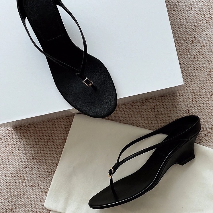 รุ่นหนังแกะ~French Niche Wedge Heel Flip-Flops Flip-Flopsผู้หญิงฤดูร้อนหนาSoled High-He
