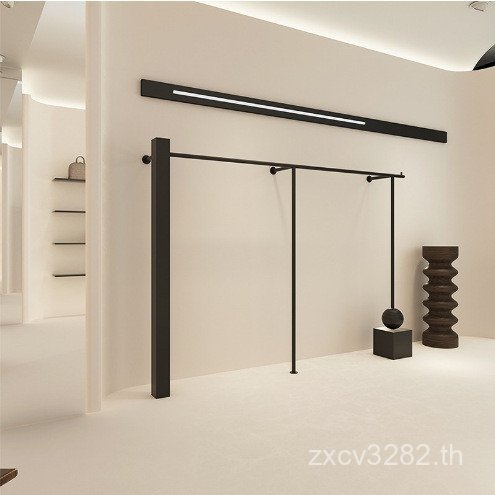 จอแสดงผลสีดําชั้นวางผู้ชายผู้หญิงร้านเสื้อผ้าร้านเสื้อผ้าศิลปะเหล็กติดผนังเฉพาะชั้นวางจอแสดงผลแขวนผน