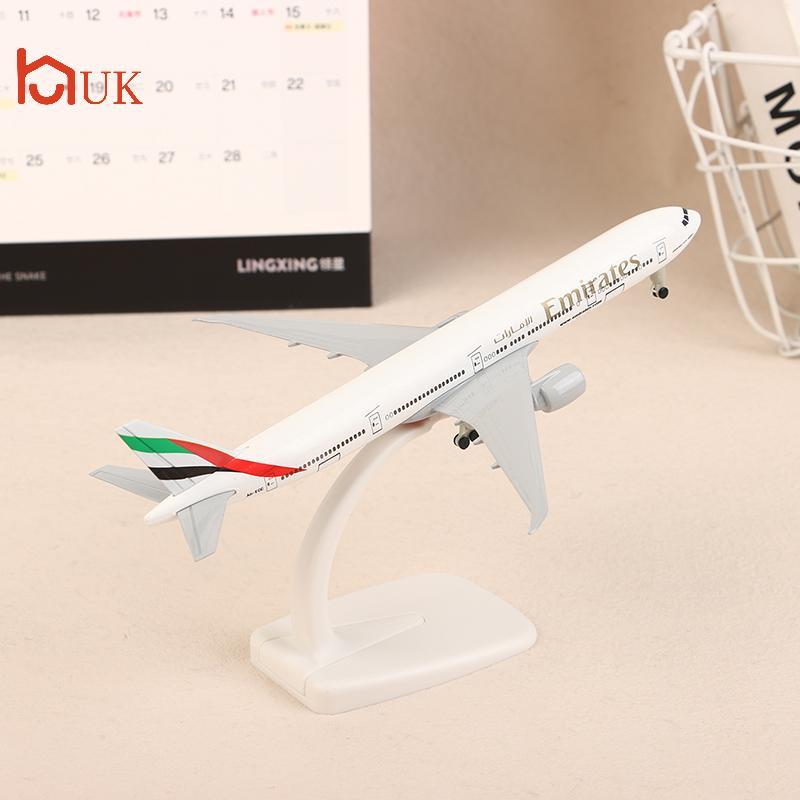 UK 20 ซม.B777 UAE Emirates Airline Boeing 777 เครื่องบินรุ่น Die-casting โลหะผสมเครื่องบินโลหะ Landi