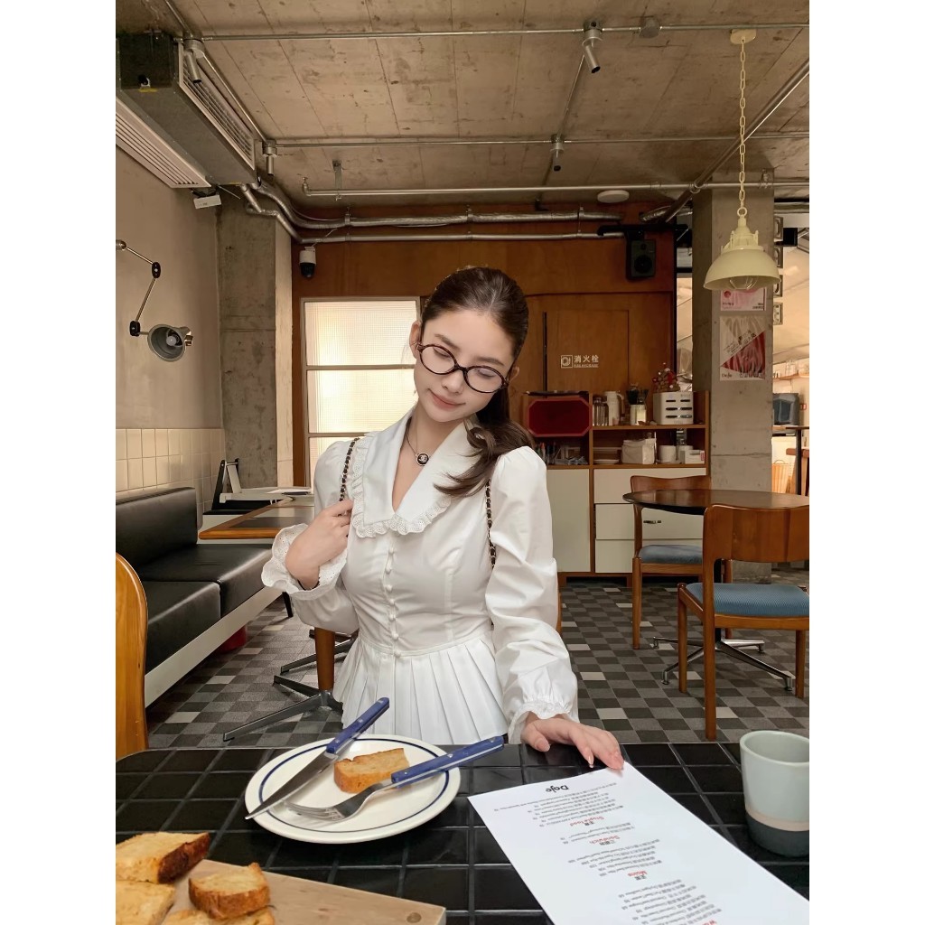 w688 เสื้อเชิ้ตแขนยาวคอปกดีไซน์เก๋ไก๋จาก akifoon.store โดดเด่นด้วยแขนบาน ดีไซน์จับจีบ และเข้ารูปช่วงเอว เหมาะสำหรับสวมใส - รูปที่ 3