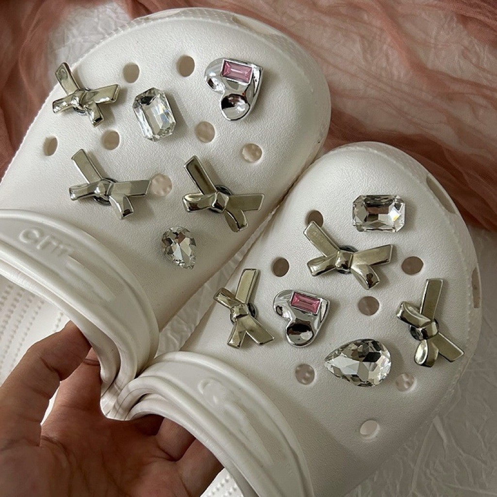 จิ๊บบิทห่วงโบว์เงิน จิ๊บบิทสายโซ่เงิน แต่งCrocs DIY แบบสตรี HLS3